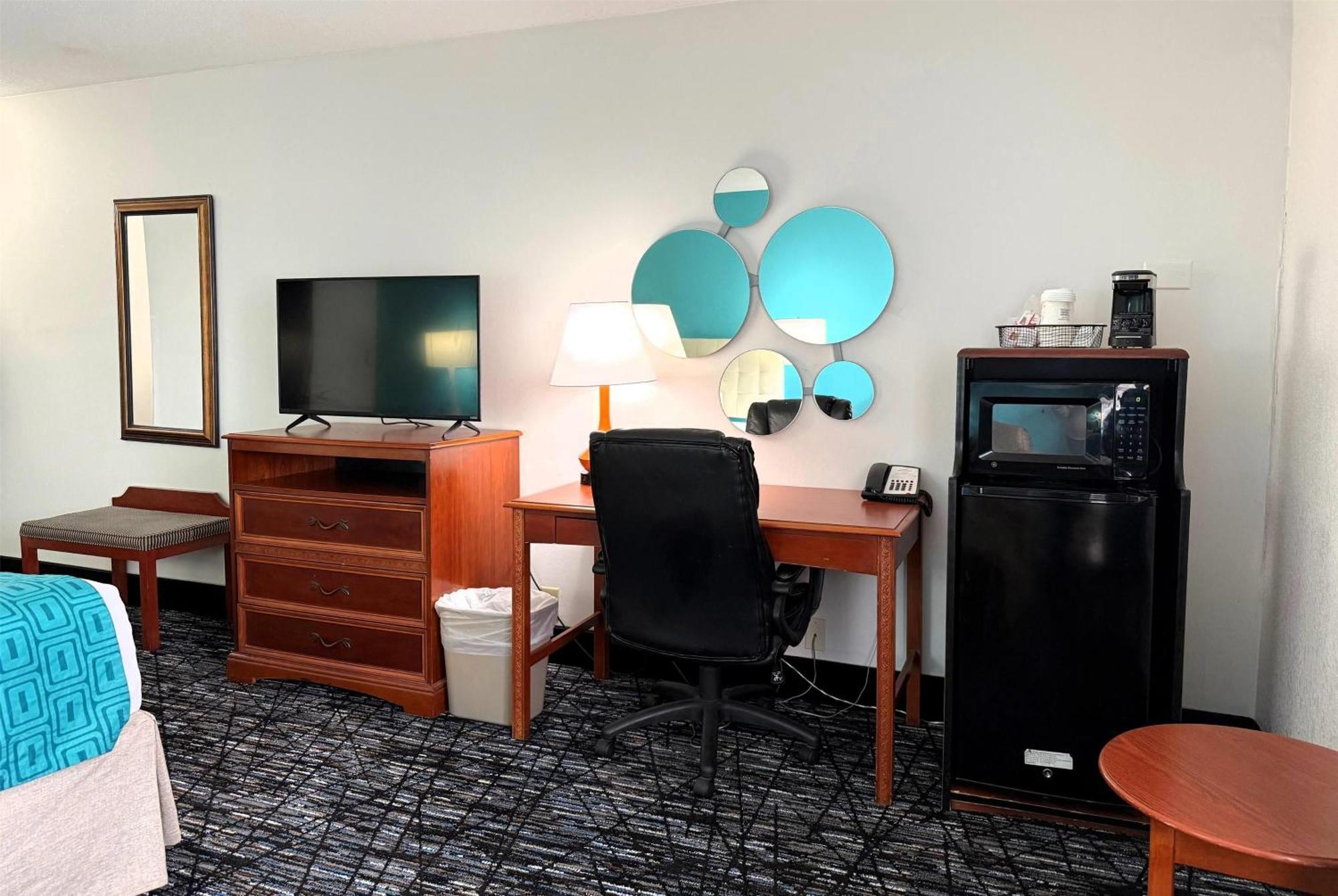 Howard Johnson By Wyndham Evansville East Esterno foto