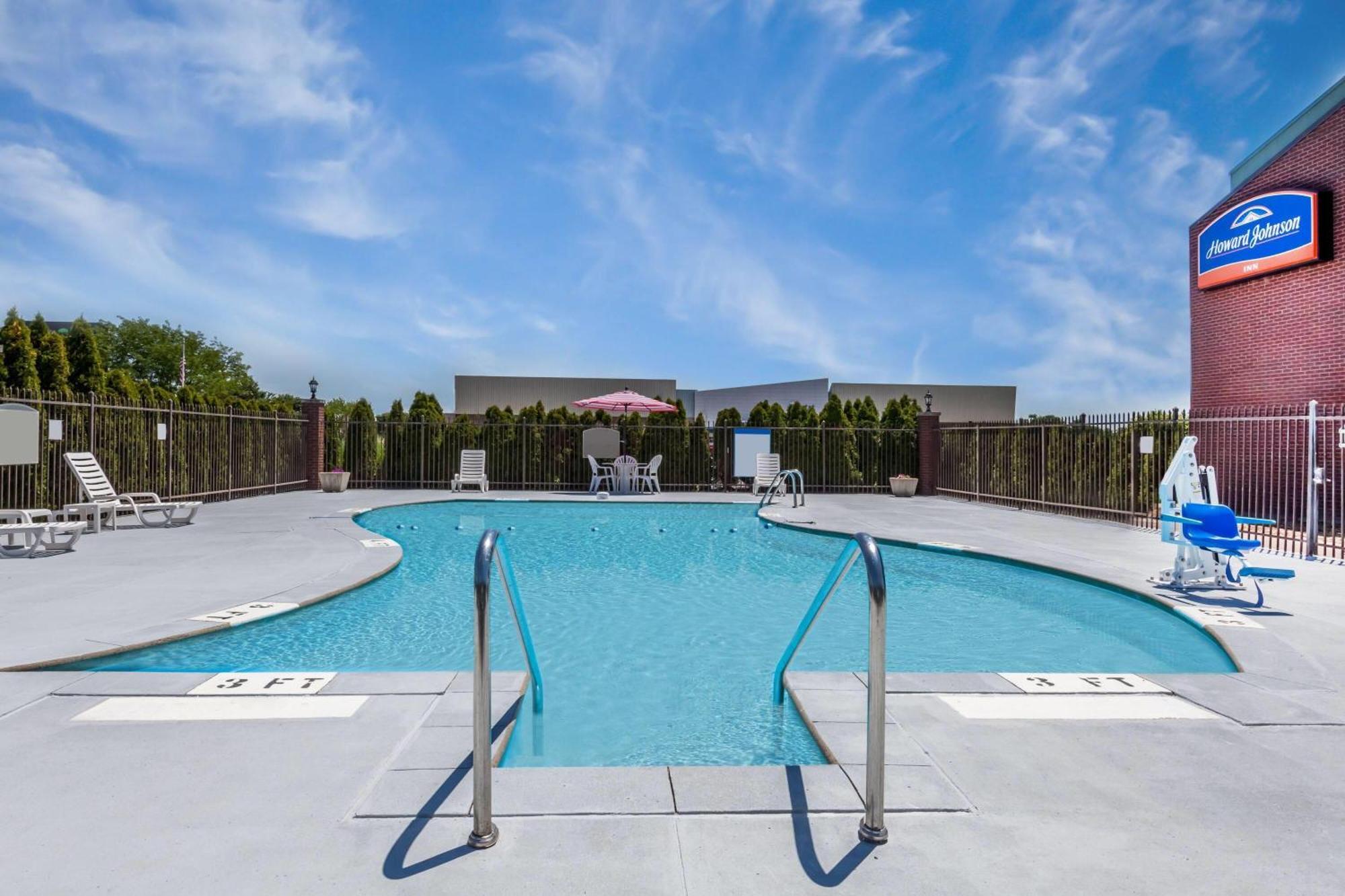 Howard Johnson By Wyndham Evansville East Esterno foto