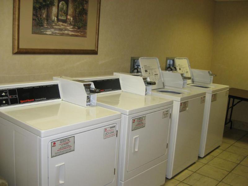 Howard Johnson By Wyndham Evansville East Esterno foto