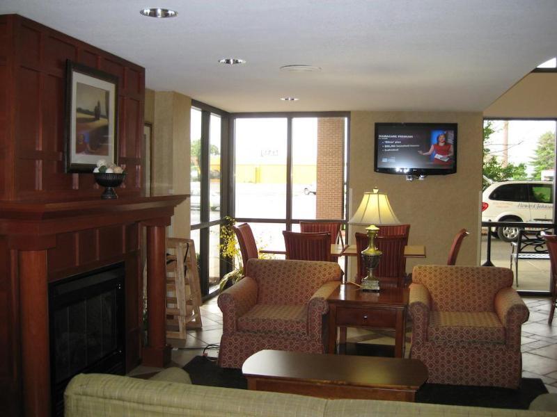 Howard Johnson By Wyndham Evansville East Esterno foto